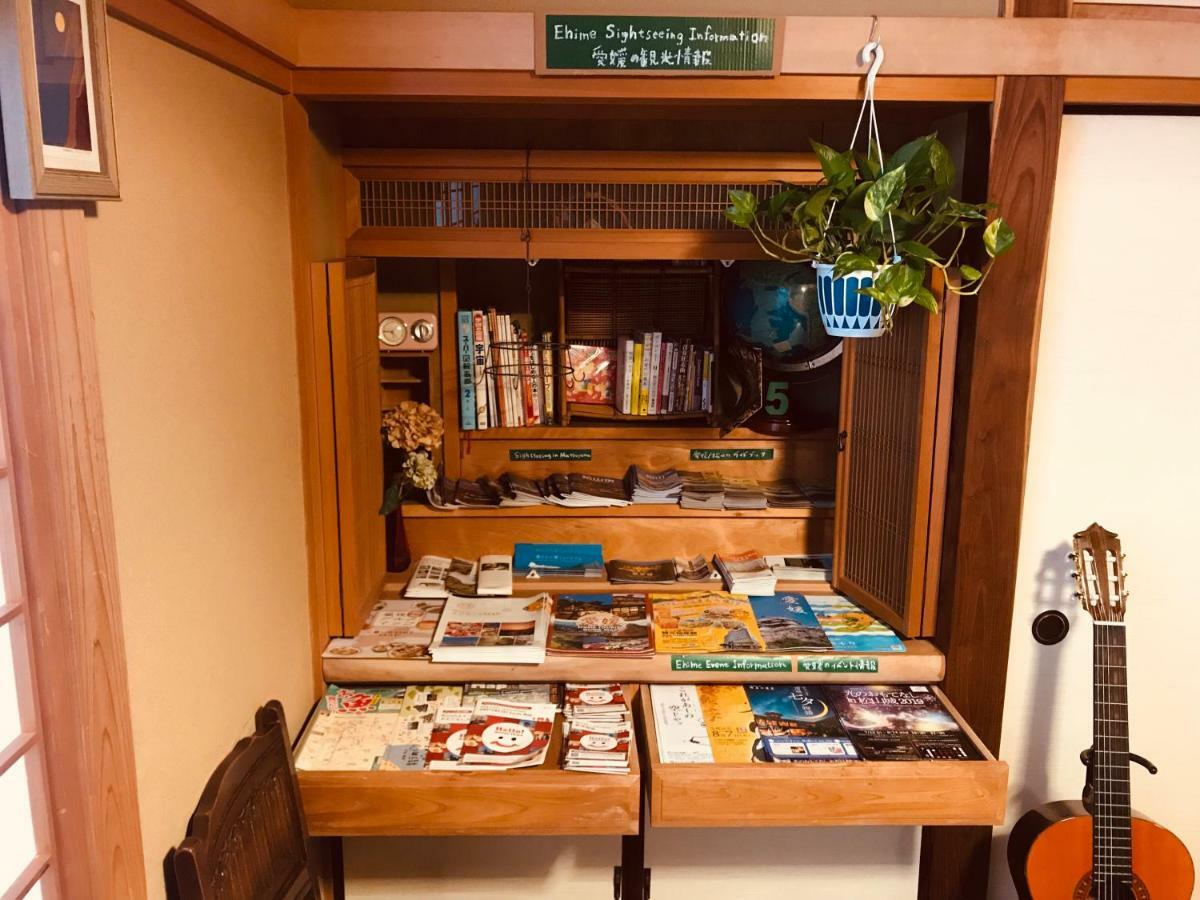 Ropeway St. Guesthouse Matsuyama  Bagian luar foto
