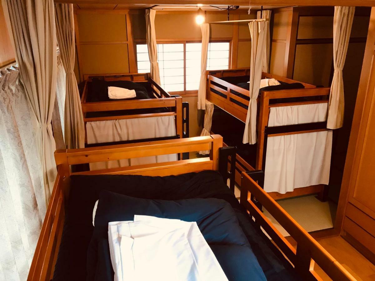 Ropeway St. Guesthouse Matsuyama  Bagian luar foto