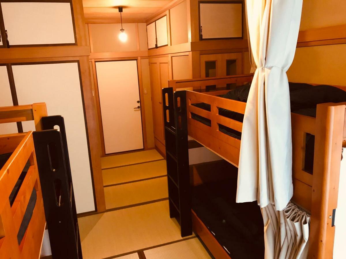 Ropeway St. Guesthouse Matsuyama  Bagian luar foto
