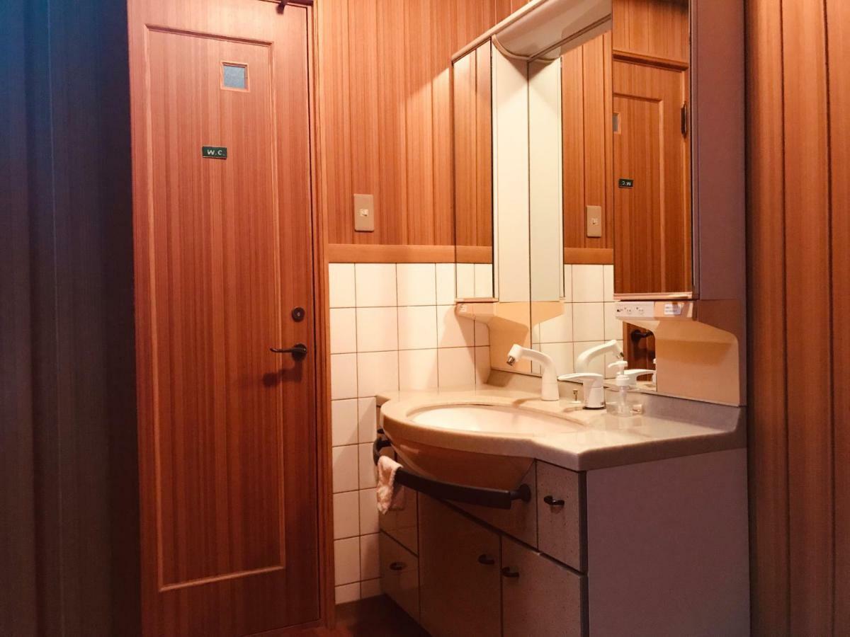 Ropeway St. Guesthouse Matsuyama  Bagian luar foto