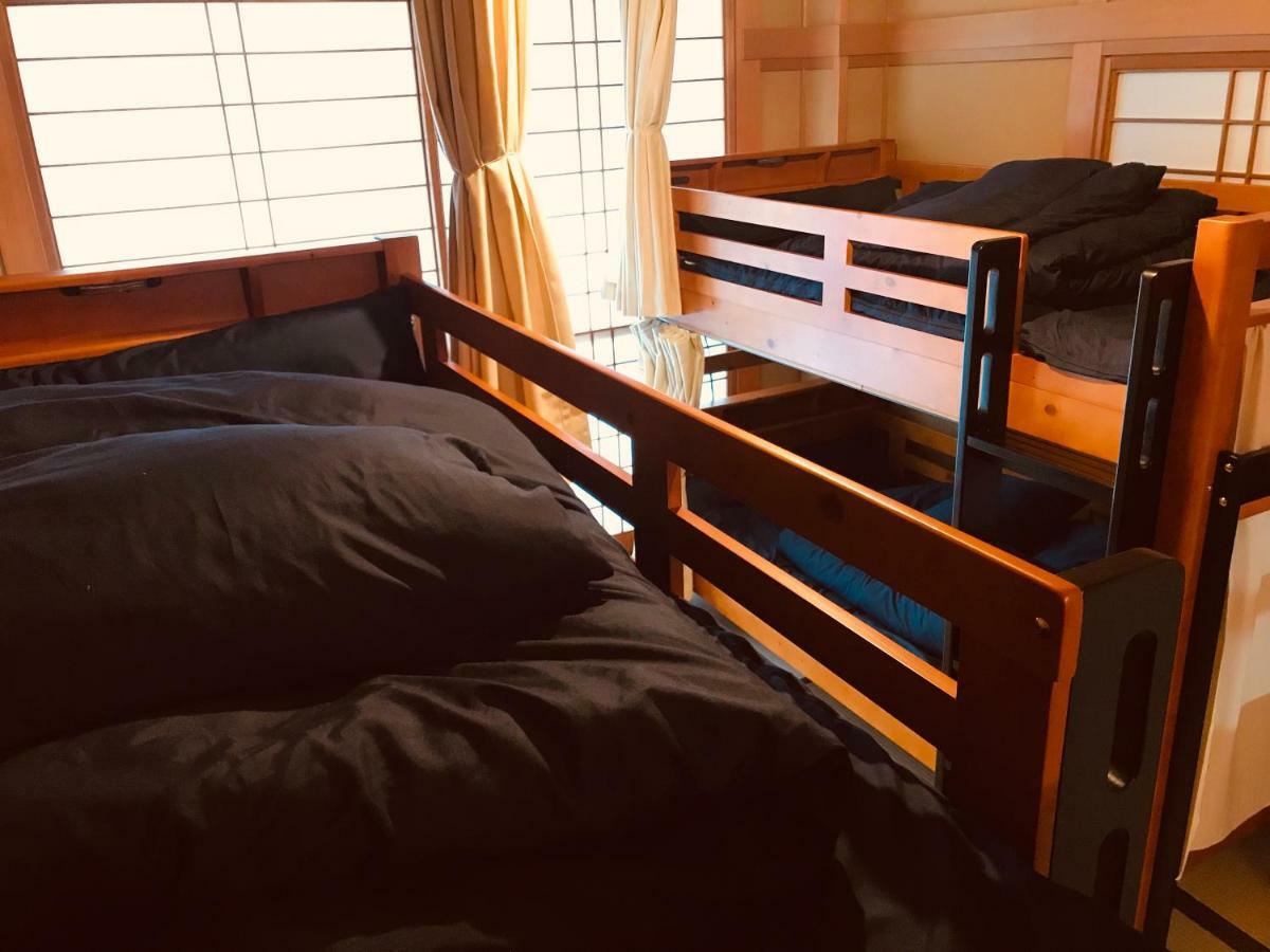 Ropeway St. Guesthouse Matsuyama  Bagian luar foto