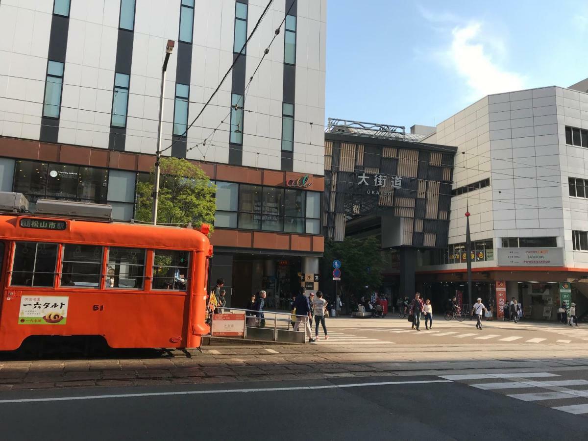Ropeway St. Guesthouse Matsuyama  Bagian luar foto